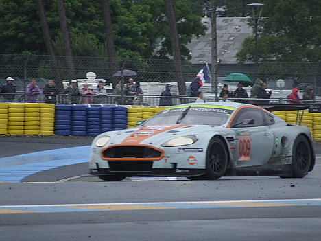 Vinderne i GT1 klassen: Aston Martin Racing #009 kørt af Brabham, Turner og Garcia.
(Foto: Claude Foubert - Endurance-Info.com)